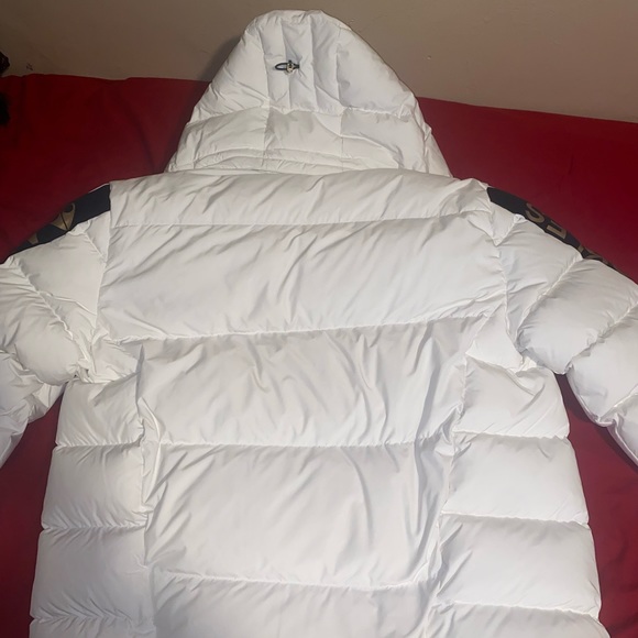 Moose knuckle coat white / black / gold , with red inside - Picture 8 of 9